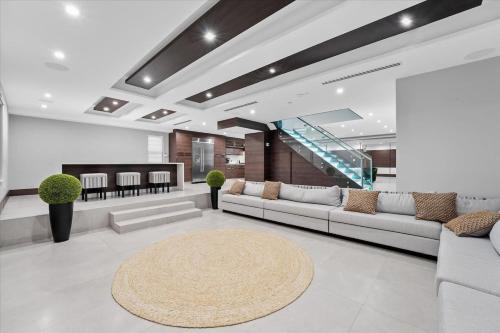 Luxury 6BR Estate with Heated Pool and Huge Parking – khách sạn tại North Miami