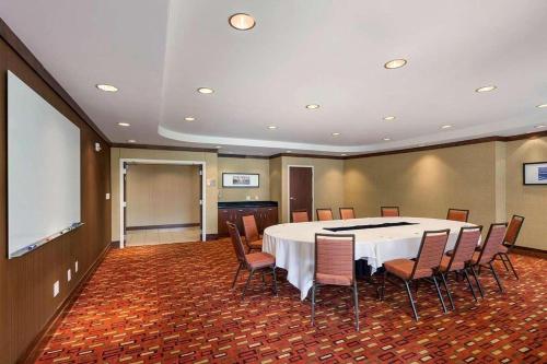 Courtyard by Marriott Junction City - image 7