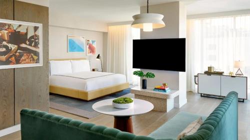 1 king bed, 1 sofa bed