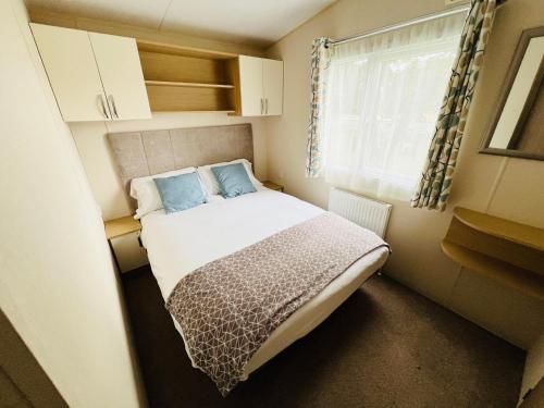 3 Bedroom Caravan FH24, Fairway, Sandown, Isle of Wight · Alverstone