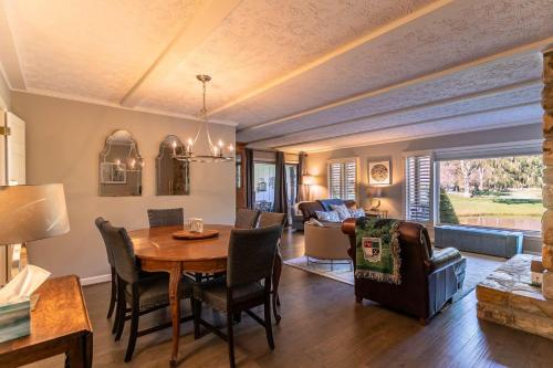 Lakeside Living at Hound Ears in Valle Crucis, USA
