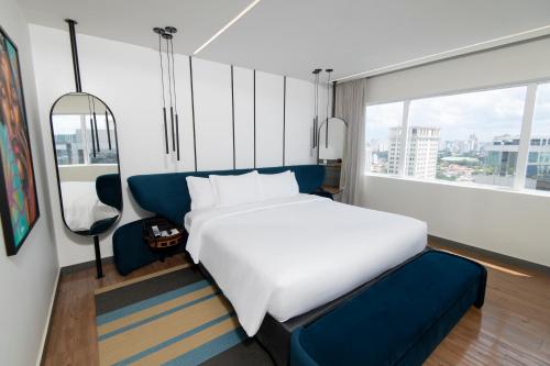 room detail thumbnail 1