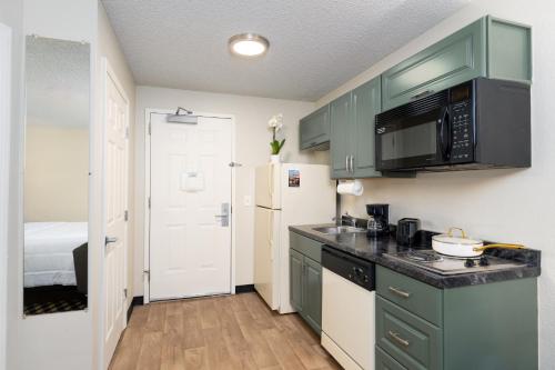 ห้องครัว, MCM Elegante Suites in โคโลราโดสปริงส์ (CO)