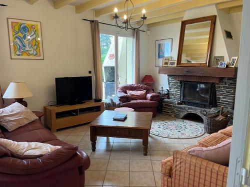Fantastic Four Bed Family Home in Fontiers-Cabardes