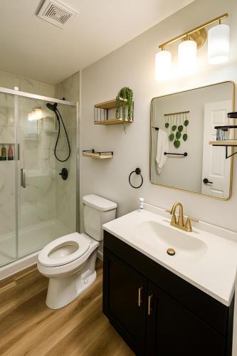 Shower, Family Home 5 min from Ft Rucker in Ozark (AL)