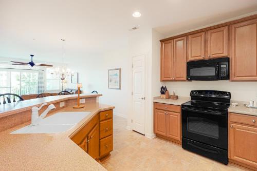 Sunset Island - 35 Fountain 3B near Dead Freddies Island Grill