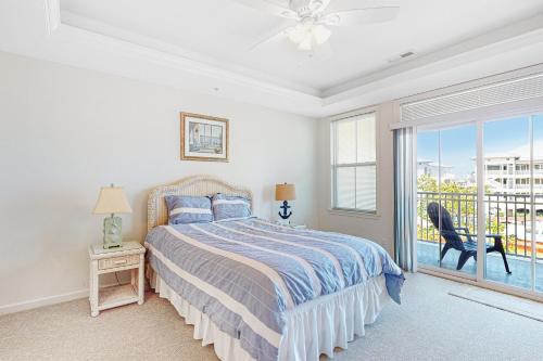 Sunset Island - 35 Fountain 3B near Dead Freddies Island Grill