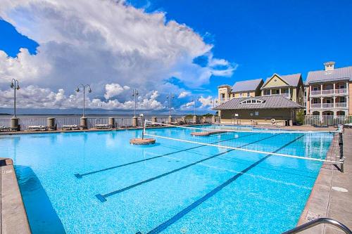 Sunset Island - 35 Fountain 3B near Dead Freddies Island Grill