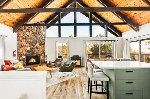 EV level 2, Pets Welcome at Sunset Ridge, Lake Arrowhead