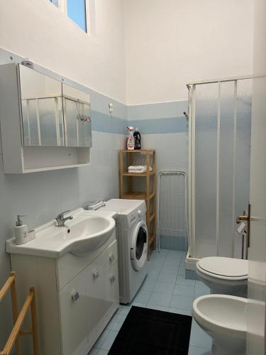 Zuhanyzó, Casa Leone in Livorno