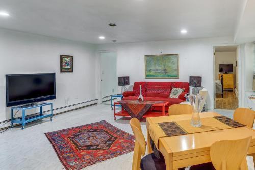Easy NYC Commute: Getaway Near MetLife Stadium! in Guttenberg (NJ)