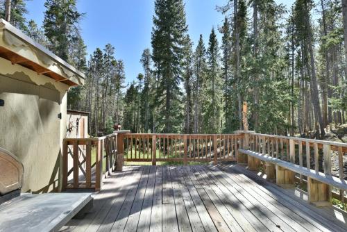 Spruce Creek Lodge: Classic A-Frame Mountain Retreat in Blue River