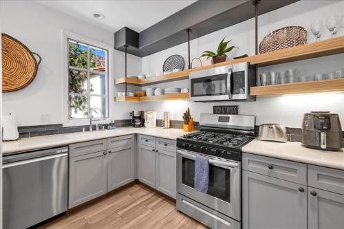 Luxurious Remodeled Villa in La Quinta #A thumb 2