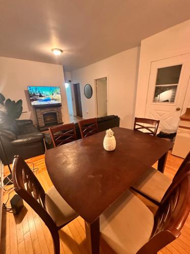 Big APP With 3bd For 8 people near Piri Piri Hochelaga