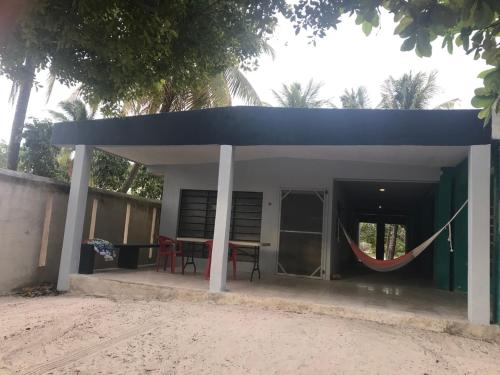 Casita Azul del mar, sencilla con fresca brisa in Chuburná