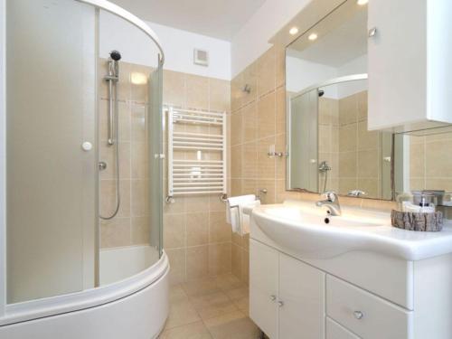 Fürdőszoba, One Bedroom Apartment with Terrace and Sea View 4 in Vrboska