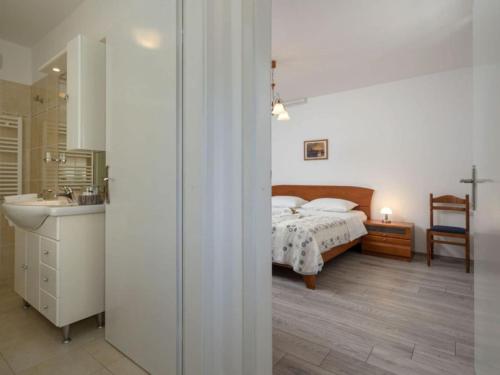 One Bedroom Apartment with Terrace and Sea View 4 in Vrboska