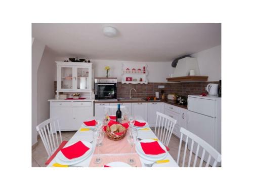 Konyha, Three Bedroom Holiday Home in Tribalj