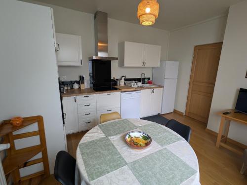 Appartement lumineux au cœur de Montargis avec vue sur le canal - FR-1-590-585 in 蒙達爾紀