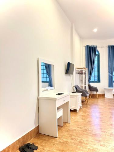 room detail thumbnail 1