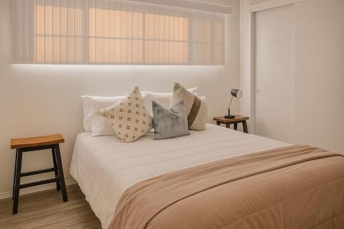 Bright & Cozy Modern Space Near Downtown in 夾竹桃日落