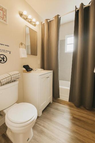 Bright & Cozy Modern Space Near Downtown in 夾竹桃日落
