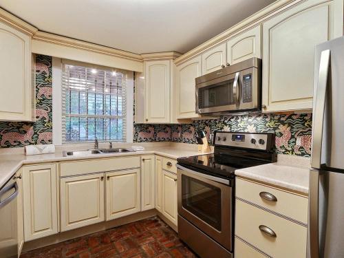 Mint Julep Estate - image 11