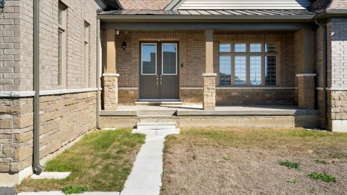 Modern Bay Vista Getaways in Barcovan Beach (ON)