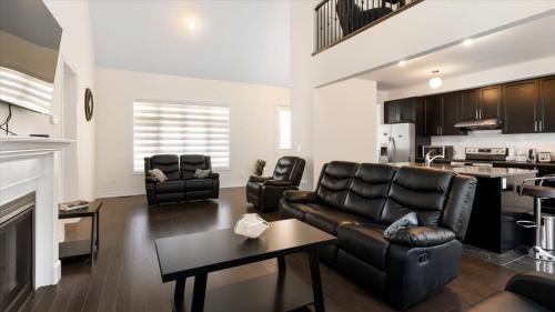 Modern Bay Vista Getaways in Barcovan Beach (ON)