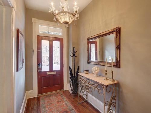 Luxury on Lincoln - image 11