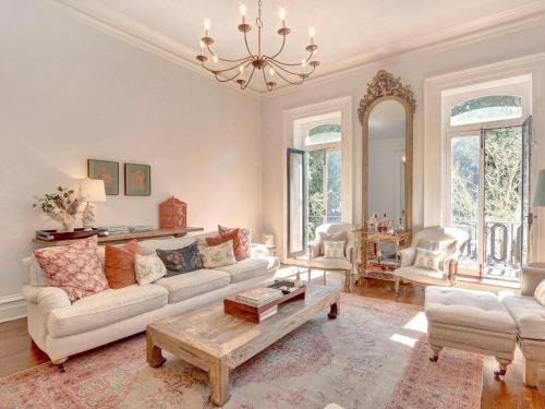 Heated Pool Access Brand New Home Spacious Savannah Home on Madison Square - image 10