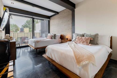 Capitalia Luxe 3BR w balcony Near to Masaryk