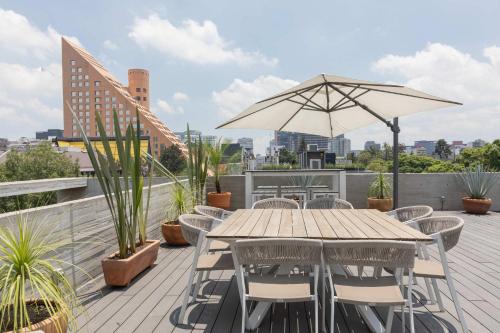 Capitalia - Simply The Best Condo