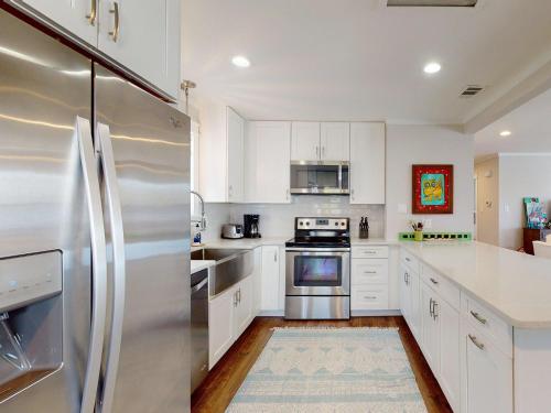 Heated Pool Access Brand New Rental Tybee Beach Bungalow - image 12