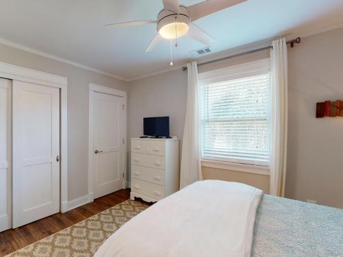 Heated Pool Access Brand New Rental Tybee Beach Bungalow - image 7