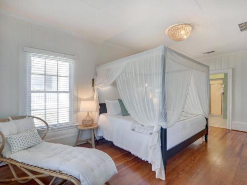 Brand New Listing! Heated Pool Access Large Tybee Home Short Walk to Beach - image 10