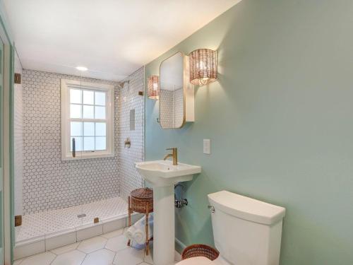 Brand New Listing! Heated Pool Access Large Tybee Home Short Walk to Beach - image 12