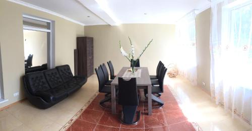 共用Lounge/電視區, Villa Gāles Hotel (Villa Gales Hotel) in 紹爾克拉斯蒂