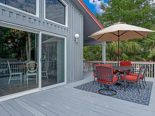 Heated Pool Access Great Outdoor Space Walk to Beach Restaurants Shopping & More! - image 12