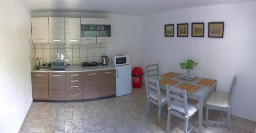 virtuve, Lesni Penzion Vranov in Štítary