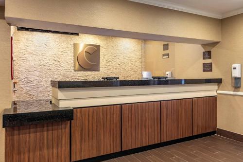 Comfort Inn & Suites North Dallas-Addison - image 12