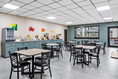 Travelodge by Wyndham New Orleans Harvey Hotel - image 11