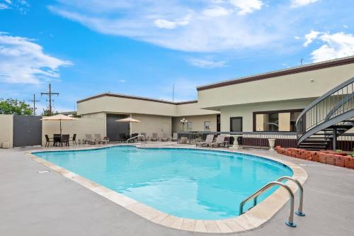 Quality Inn Harvey - New Orleans - image 2