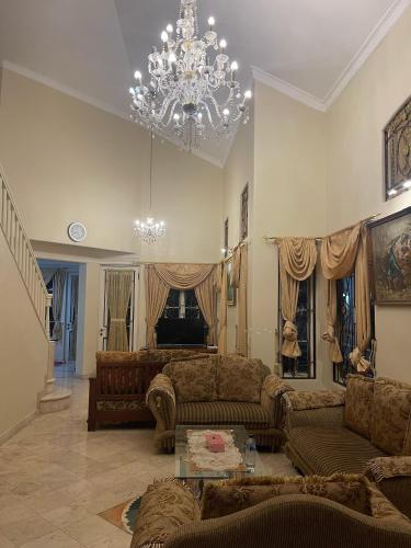 Vila Princess Sentul 7 bedroom Private pool, Billiard, Tenis meja near Mount Pancar Hot Spring