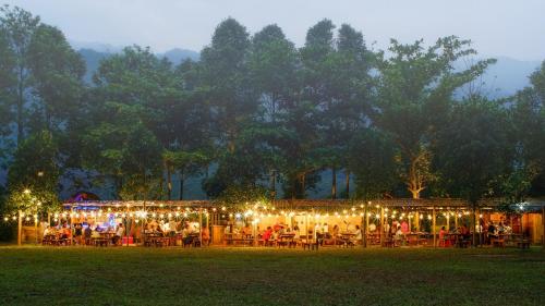 Restaurant, Nature Retreat by the Waterfall, Toom Sara Village near Cong Vien Suoi Khoang Nong Nui Than Tai