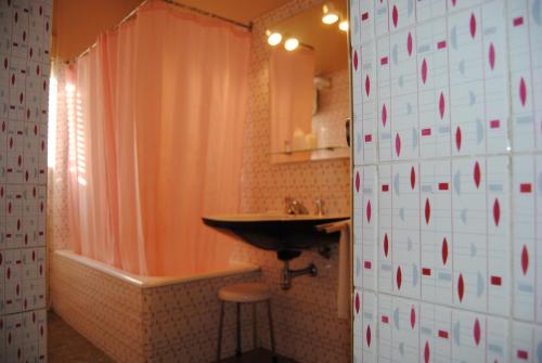 Standard Single Room image 5