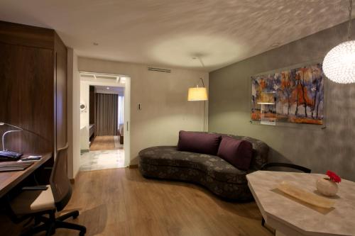 76143842 HS HOTSSON Hotel Leon