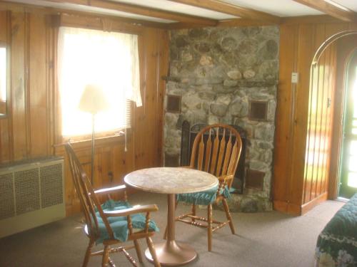 Hearthside Village Cottage Motel In Nh