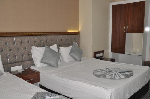 Family Room image 9