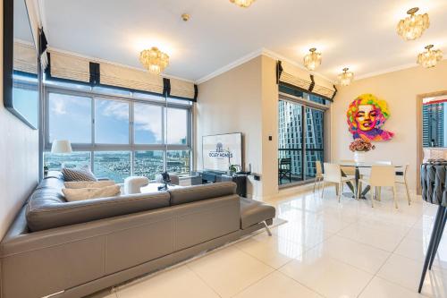 Exquisite Marina Home with Panoramic Yacht Views, Dubai